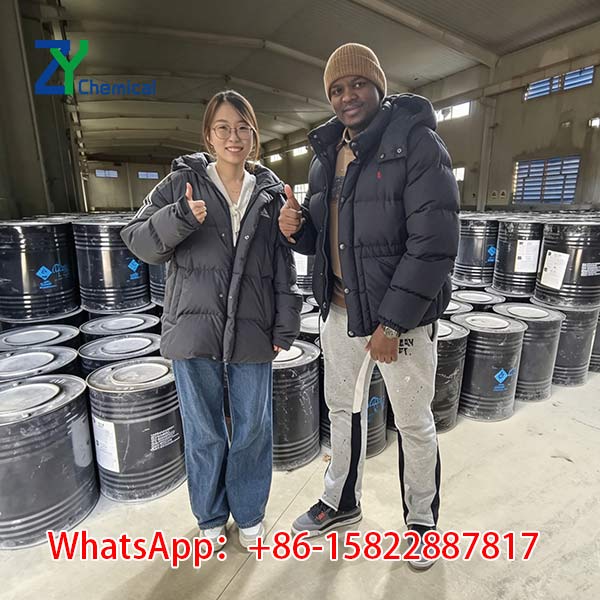 International client visiting 25 50mm calcium carbide factory in China
